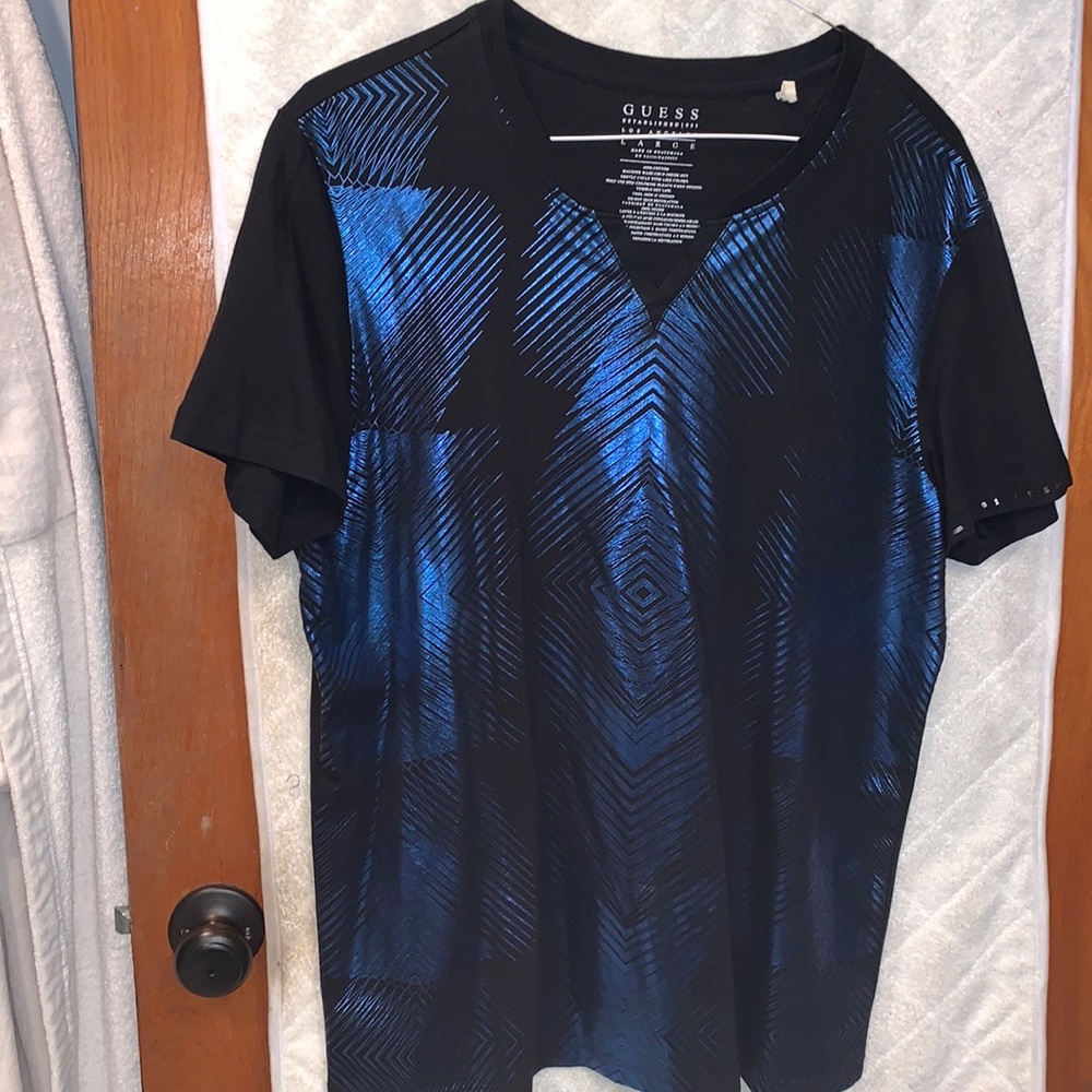 Guess T-shirt with blue foil design size large